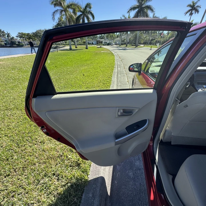 2014 Toyota Prius 3rd Gen - Image 15 of 21