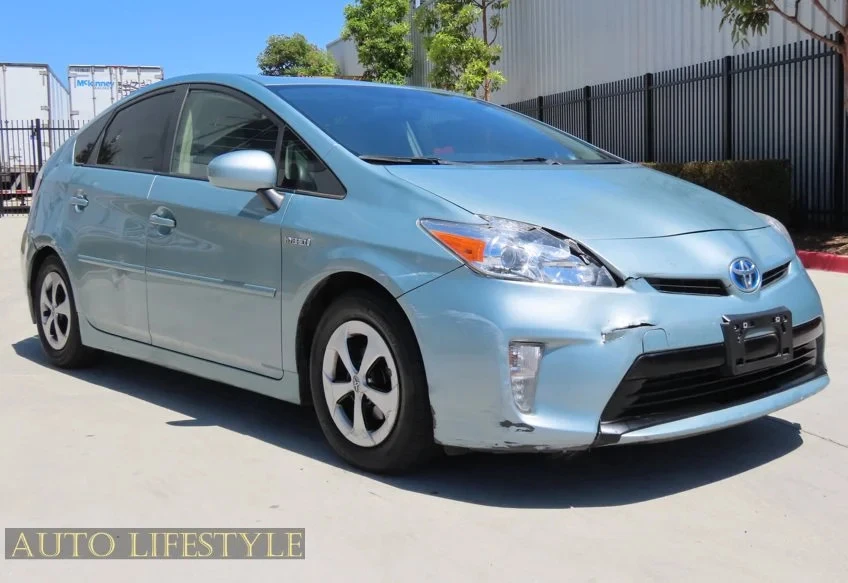 2014 Toyota Prius 3rd Gen - Image 4 of 31
