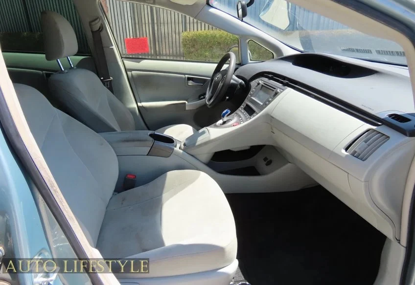 2014 Toyota Prius 3rd Gen - Image 19 of 31