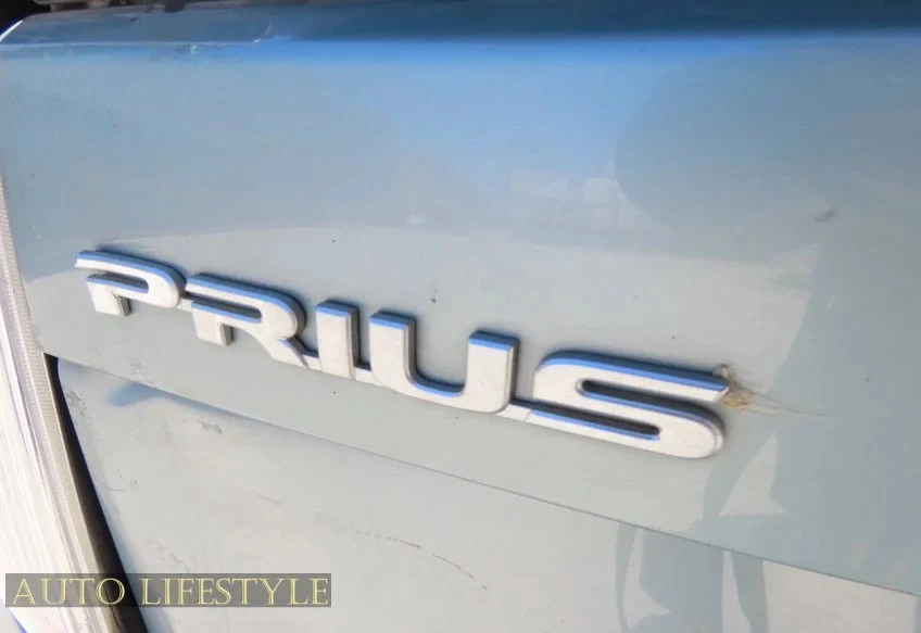 2014 Toyota Prius 3rd Gen - Image 11 of 31