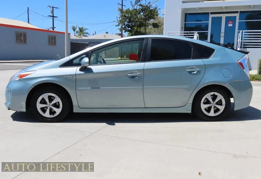 2014 Toyota Prius 3rd Gen - Image 15 of 31