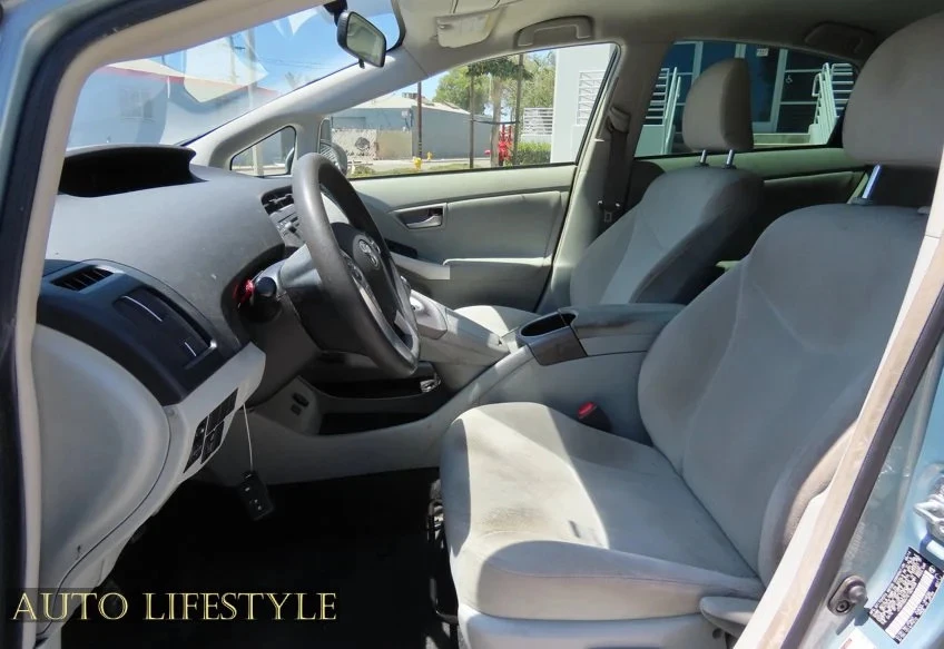 2014 Toyota Prius 3rd Gen - Image 24 of 31