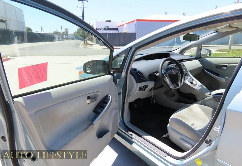 2014 Toyota Prius 3rd Gen - Image 23 of 31