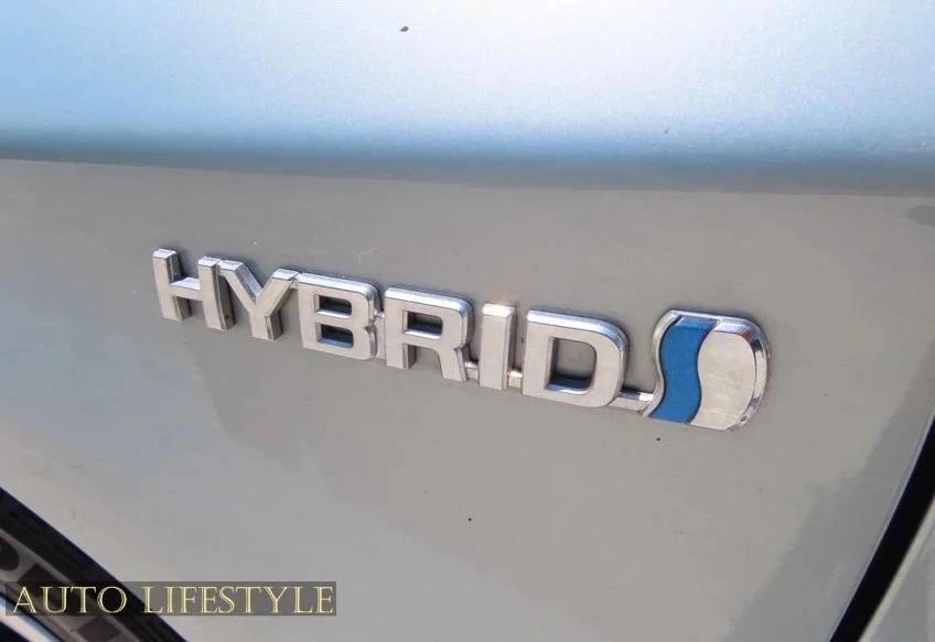 2014 Toyota Prius 3rd Gen - Image 17 of 31
