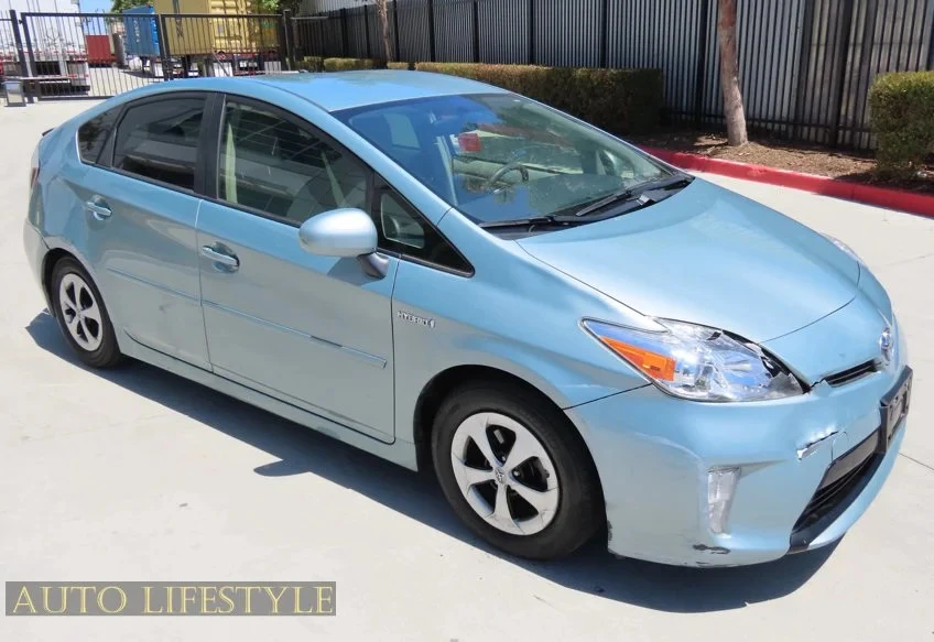 2014 Toyota Prius 3rd Gen - Image 2 of 31