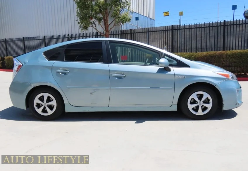 2014 Toyota Prius 3rd Gen - Image 7 of 31