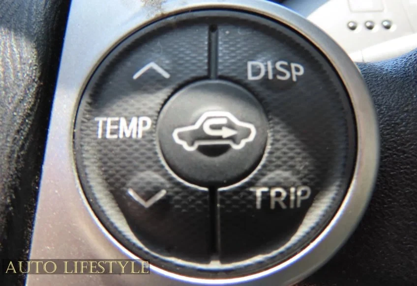 2014 Toyota Prius 3rd Gen - Image 31 of 31