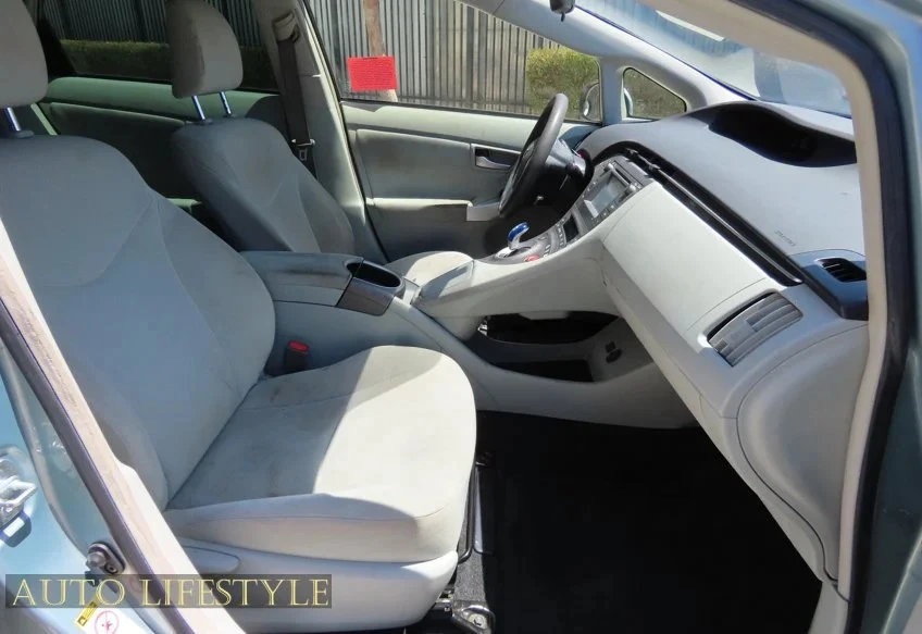 2014 Toyota Prius 3rd Gen - Image 18 of 31