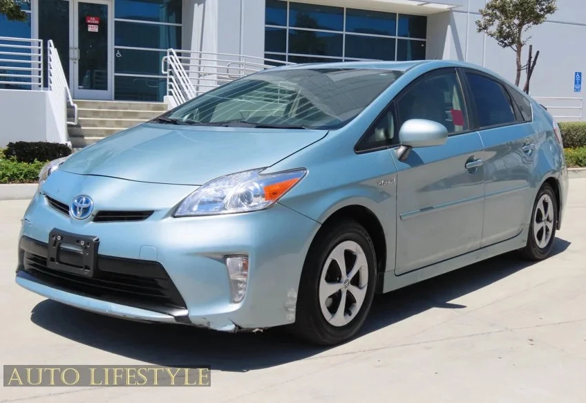 2014 Toyota Prius 3rd Gen - Image 3 of 31
