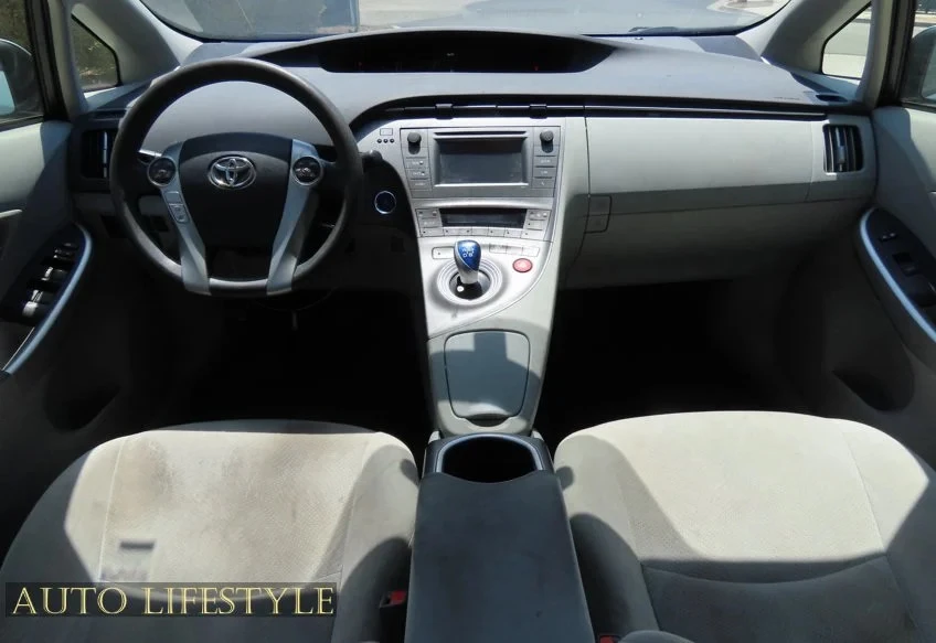 2014 Toyota Prius 3rd Gen - Image 20 of 31