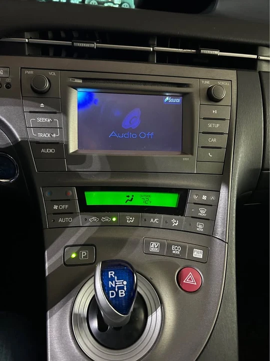 2014 Toyota Prius 3rd Gen - Image 11 of 12