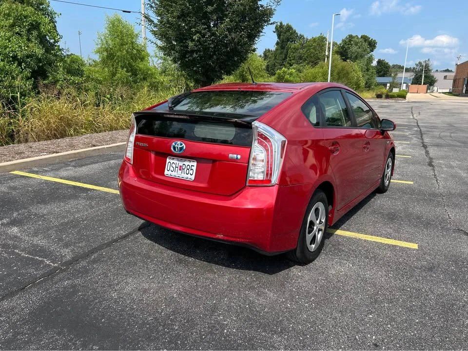 2014 Toyota Prius 3rd Gen - Image 5 of 12