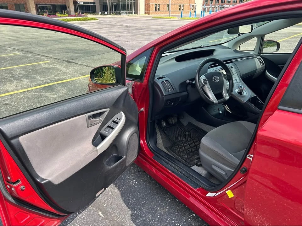 2014 Toyota Prius 3rd Gen - Image 7 of 12
