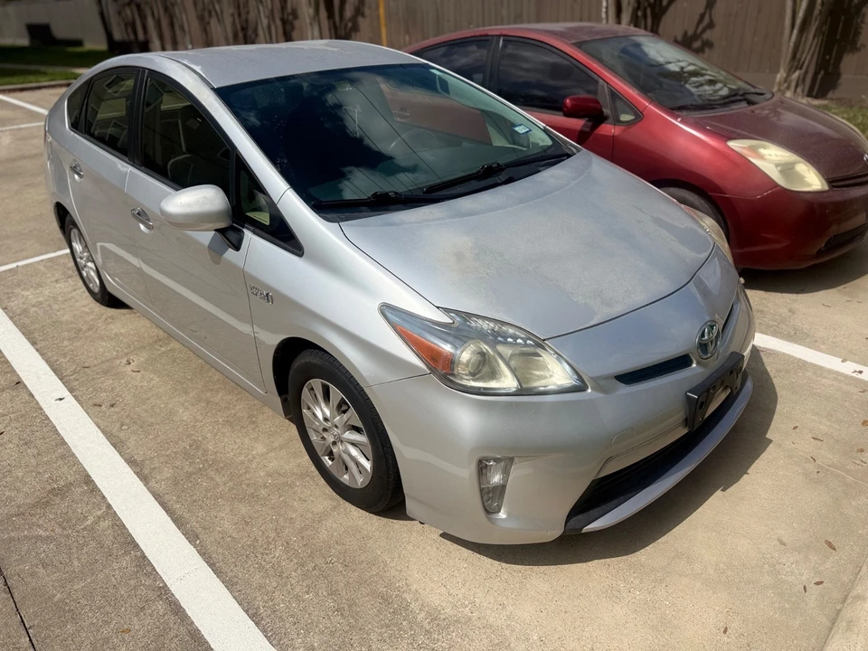 2014 Toyota Prius 3rd Gen - Image 4 of 18