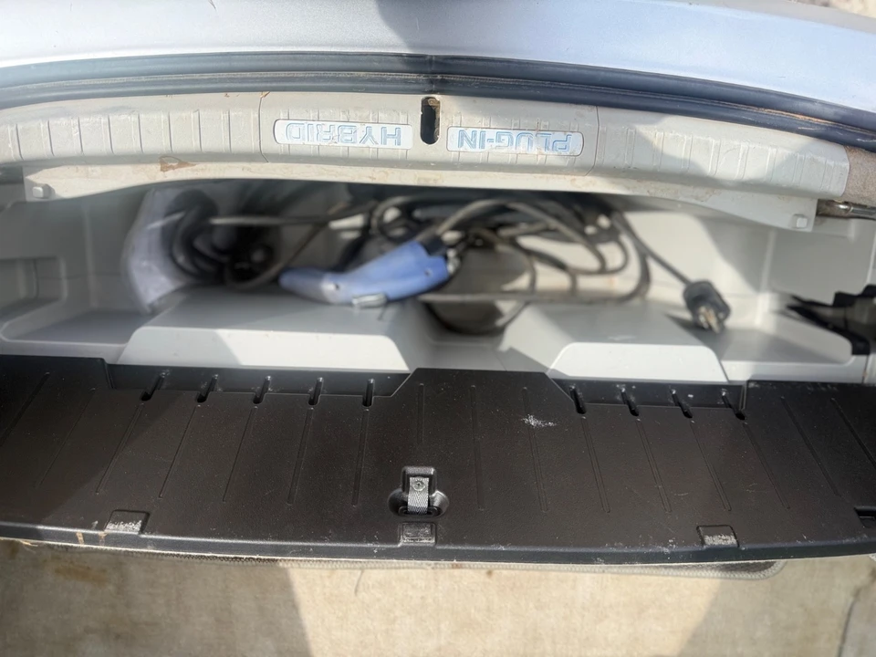 2014 Toyota Prius 3rd Gen - Image 11 of 18