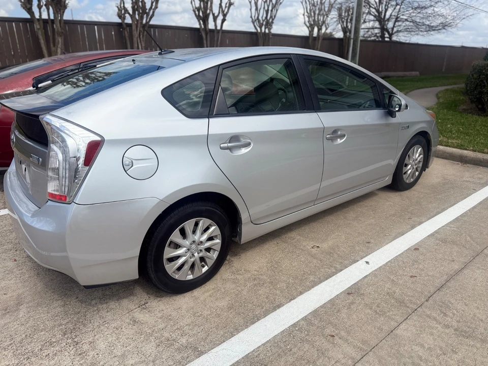 2014 Toyota Prius 3rd Gen - Image 5 of 18