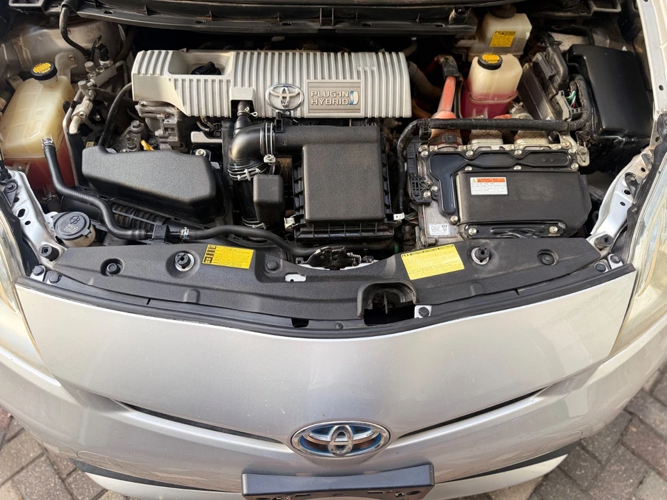 2014 Toyota Prius 3rd Gen - Image 2 of 18
