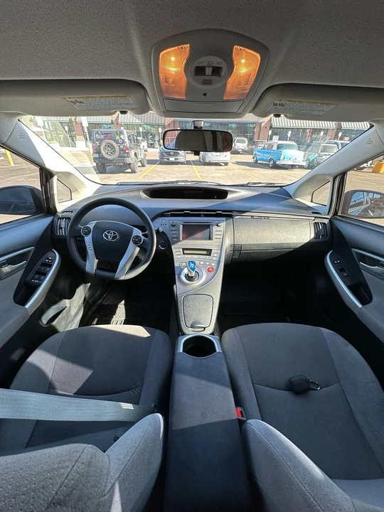 2014 Toyota Prius 3rd Gen - Image 3 of 6