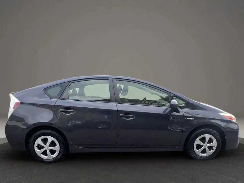 2014 Toyota Prius 3rd Gen - Image 4 of 12