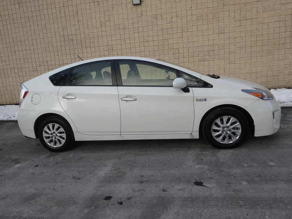 2014 Toyota Prius 3rd Gen - Image 4 of 21