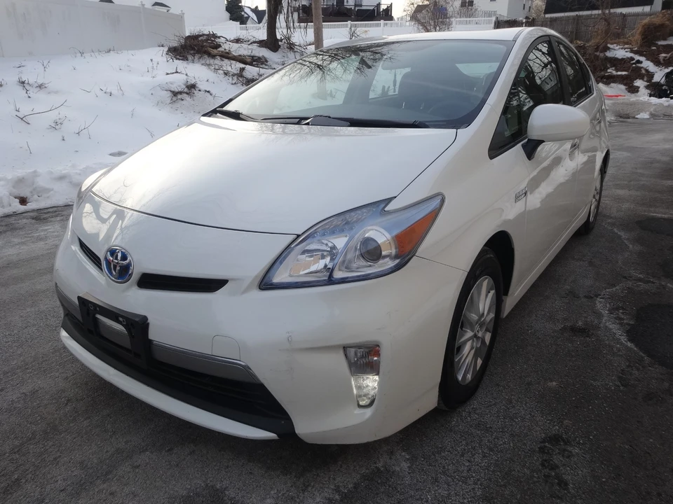 2014 Toyota Prius 3rd Gen - Image 8 of 21