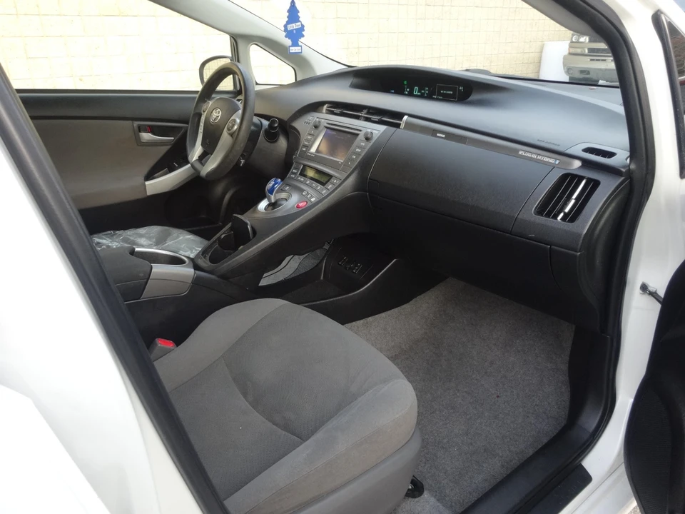 2014 Toyota Prius 3rd Gen - Image 13 of 21