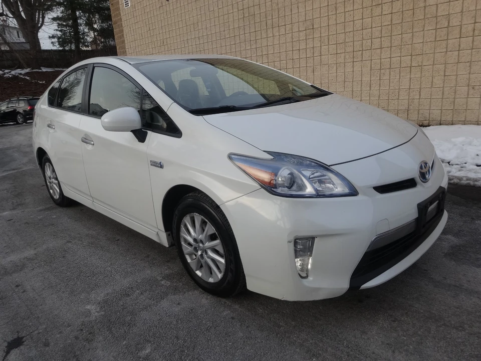 2014 Toyota Prius 3rd Gen - Image 3 of 21