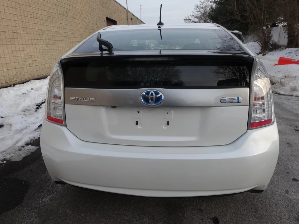 2014 Toyota Prius 3rd Gen - Image 6 of 21