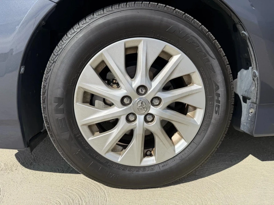 2014 Toyota Prius 3rd Gen - Image 17 of 19