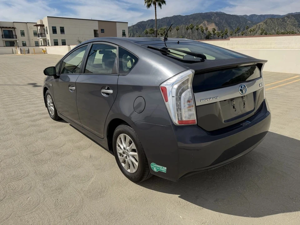 2014 Toyota Prius 3rd Gen - Image 3 of 19