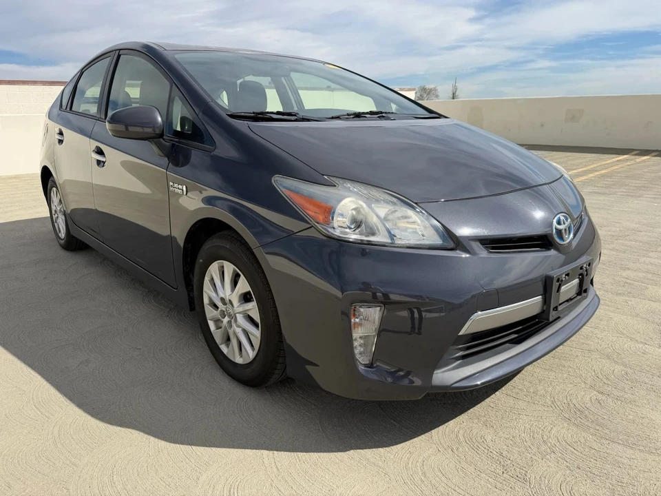 2014 Toyota Prius 3rd Gen - Image 7 of 19