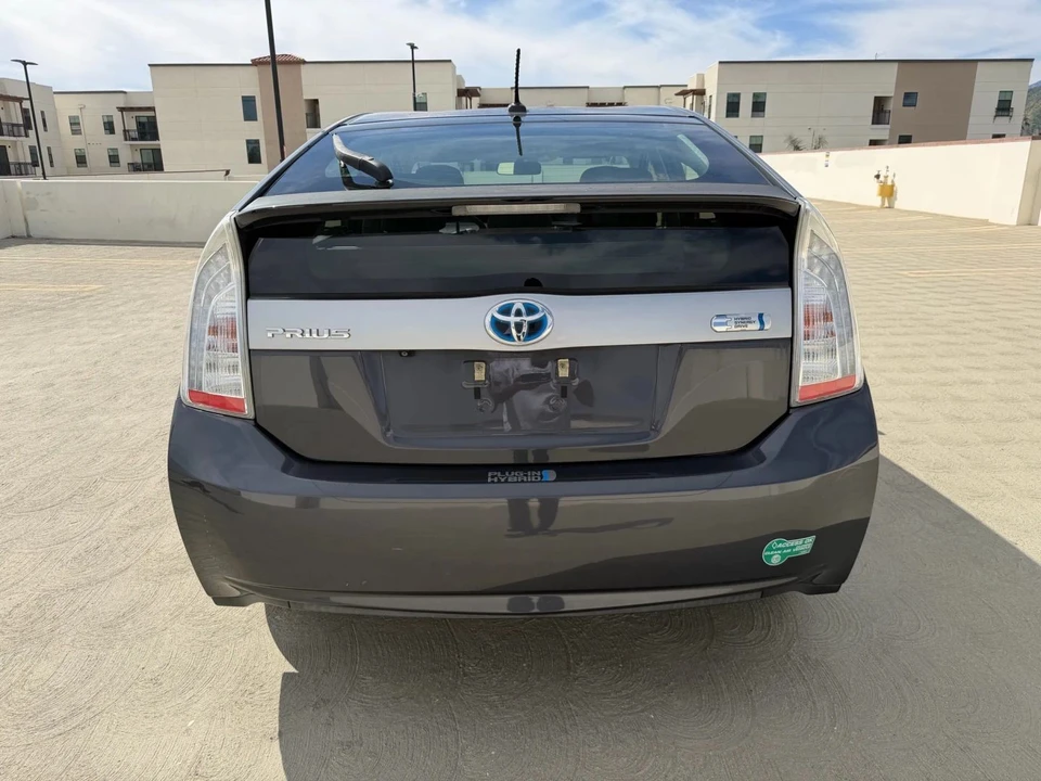 2014 Toyota Prius 3rd Gen - Image 4 of 19