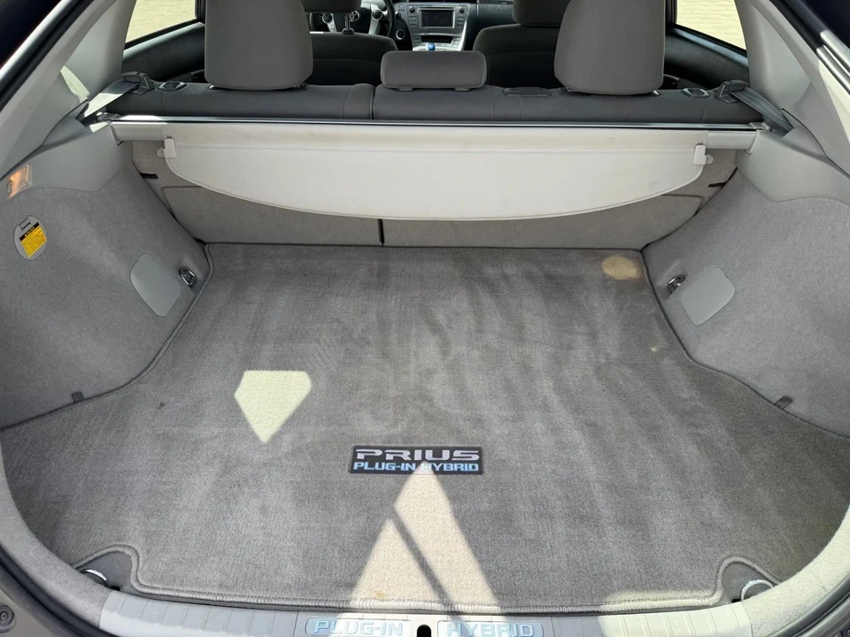 2014 Toyota Prius 3rd Gen - Image 15 of 19