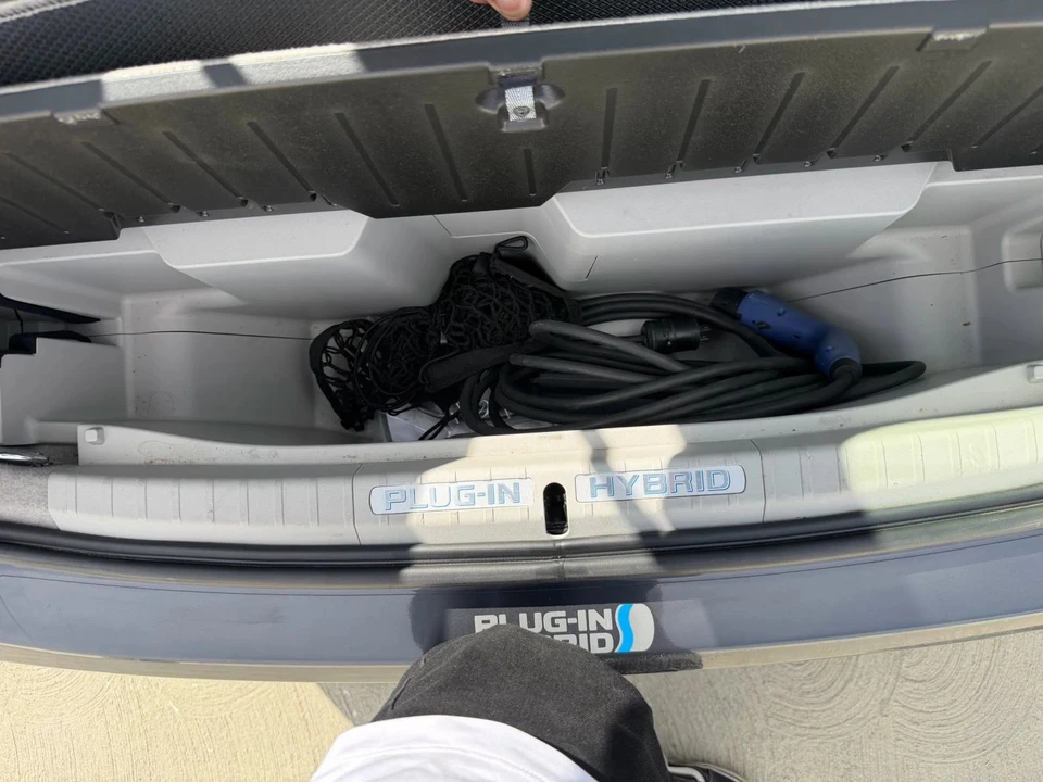 2014 Toyota Prius 3rd Gen - Image 16 of 19