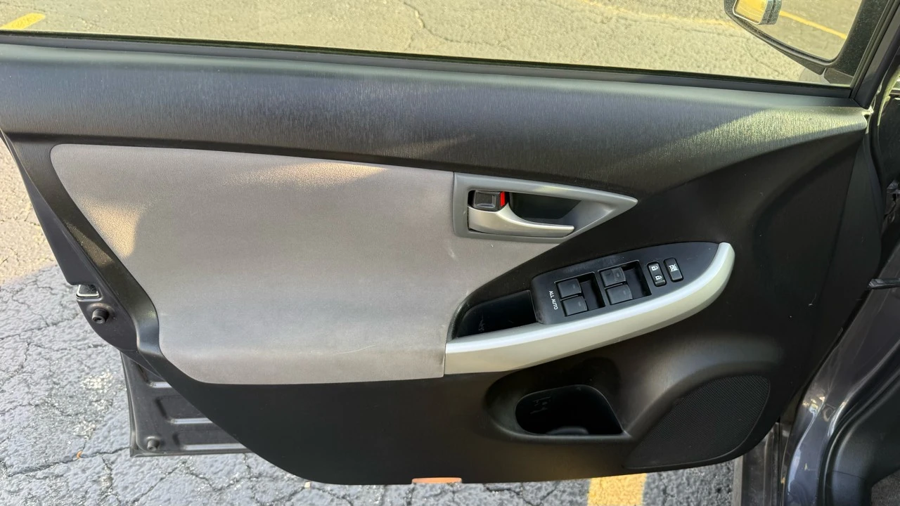 2014 Toyota Prius 3rd Gen - Image 19 of 21