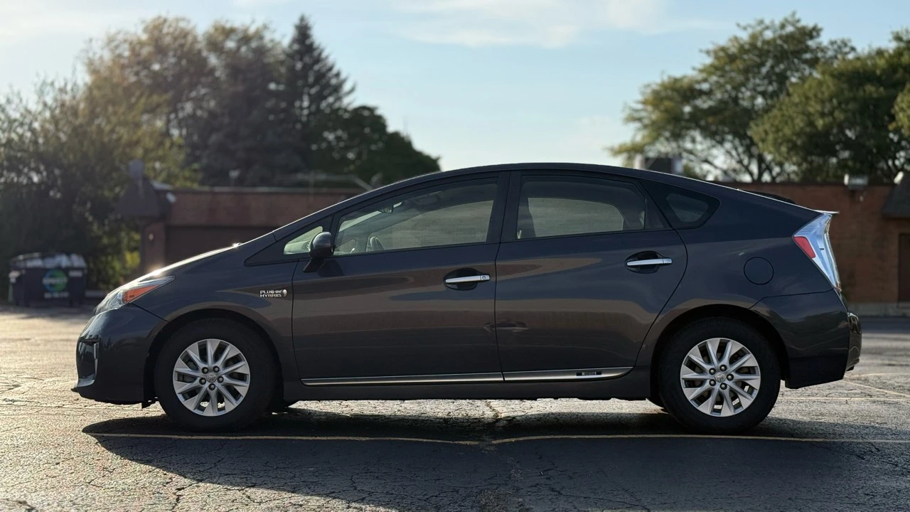 2014 Toyota Prius 3rd Gen - Image 4 of 21