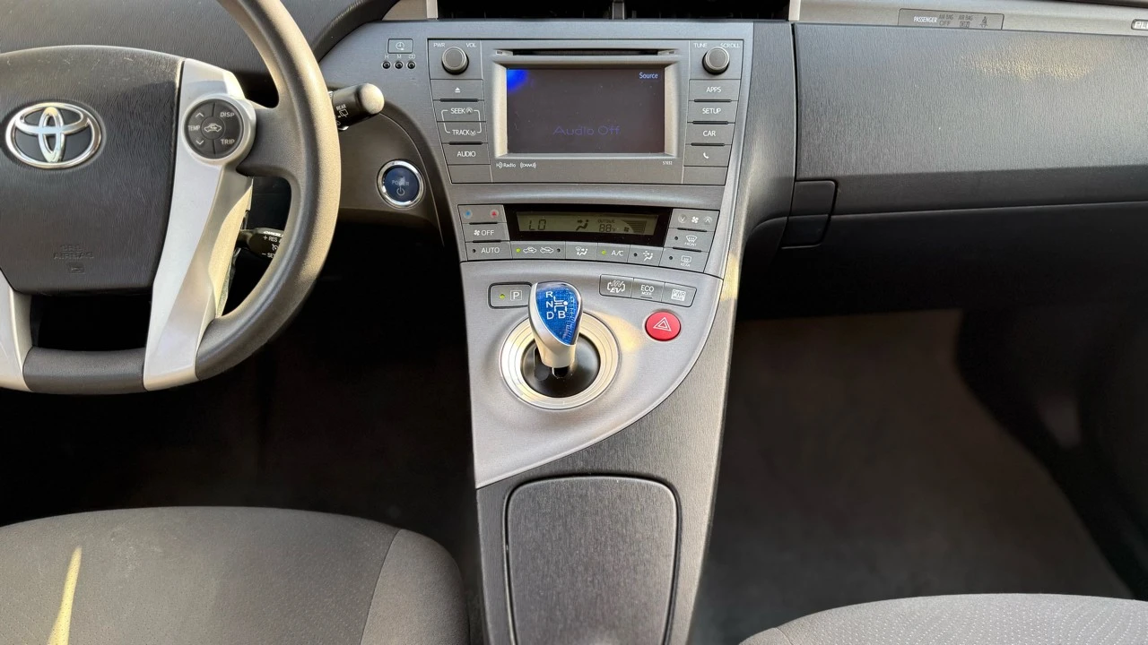 2014 Toyota Prius 3rd Gen - Image 16 of 21