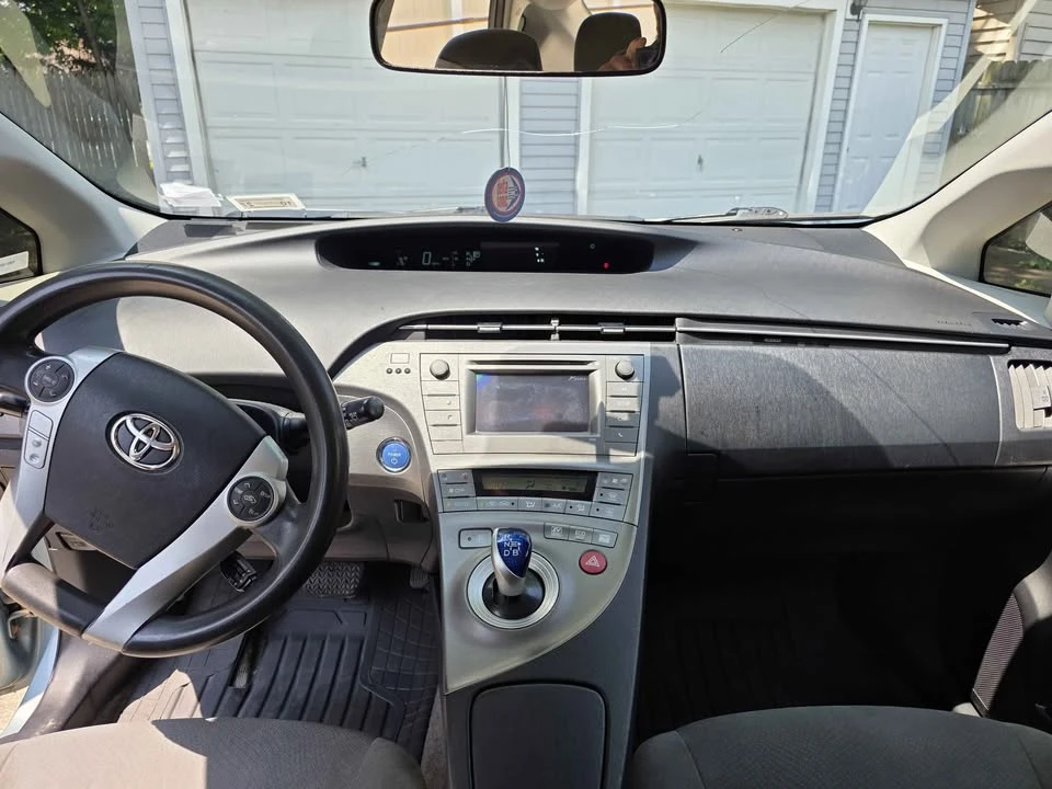 2014 Toyota Prius 3rd Gen - Image 9 of 14
