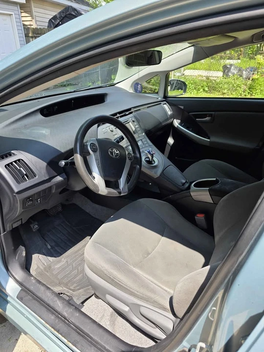 2014 Toyota Prius 3rd Gen - Image 8 of 14