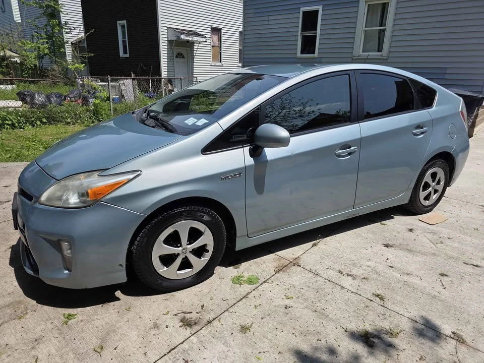 2014 Toyota Prius 3rd Gen - Image 2 of 14