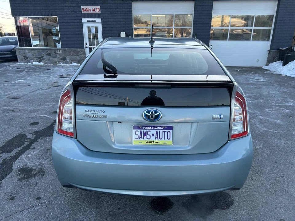 2014 Toyota Prius 3rd Gen - Image 7 of 21