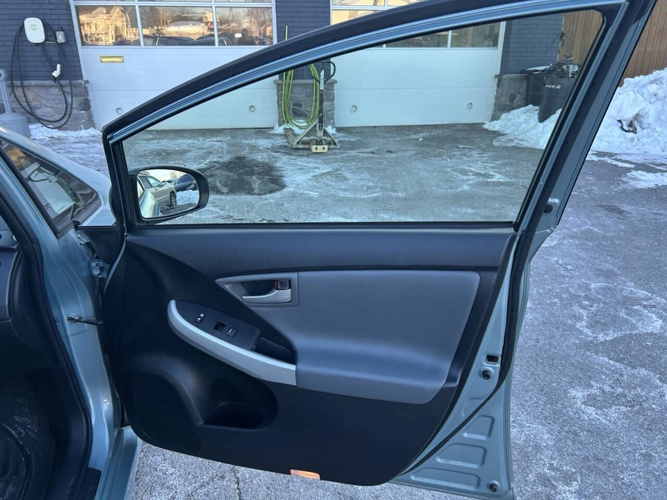 2014 Toyota Prius 3rd Gen - Image 17 of 21