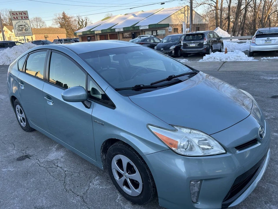 2014 Toyota Prius 3rd Gen - Image 4 of 21