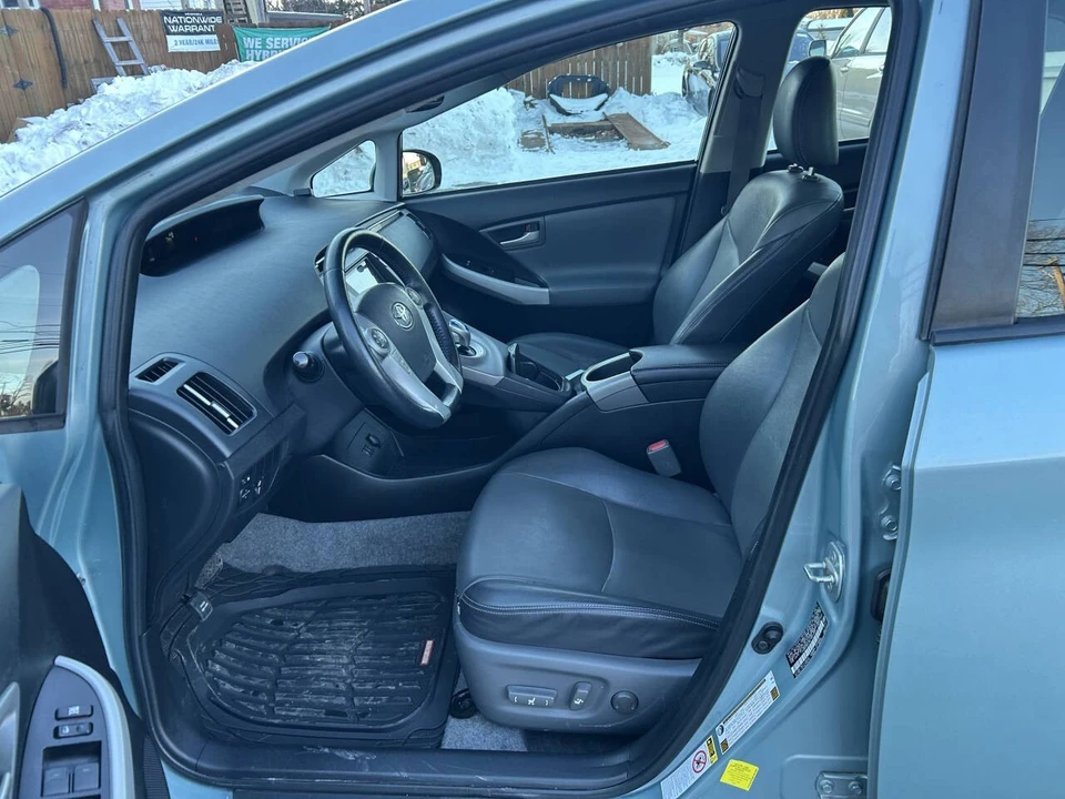 2014 Toyota Prius 3rd Gen - Image 16 of 21