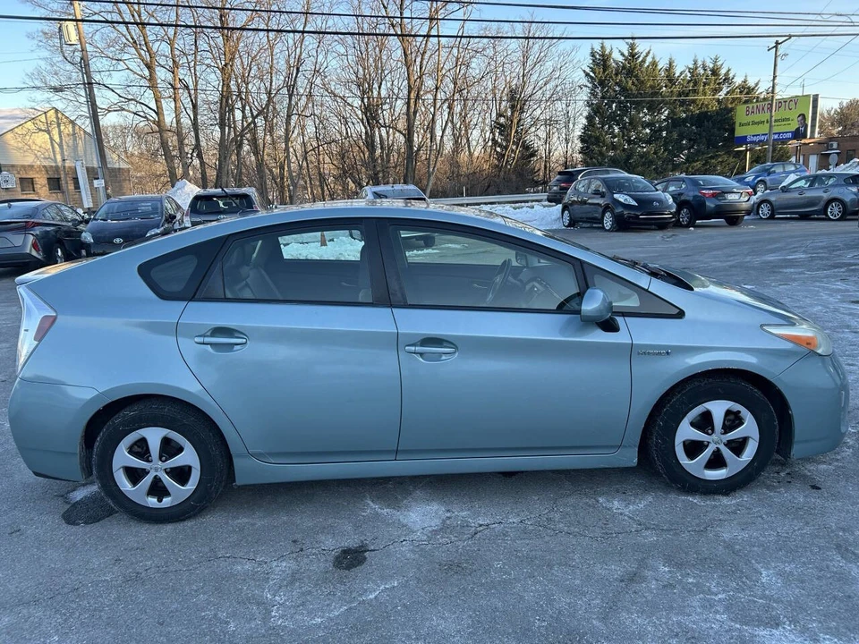 2014 Toyota Prius 3rd Gen - Image 5 of 21