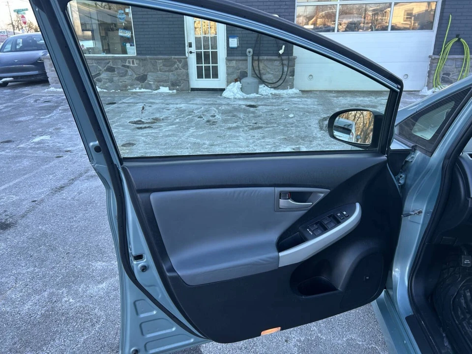 2014 Toyota Prius 3rd Gen - Image 14 of 21