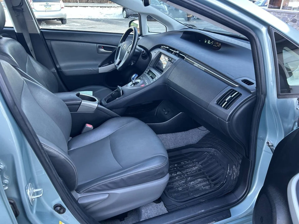 2014 Toyota Prius 3rd Gen - Image 19 of 21