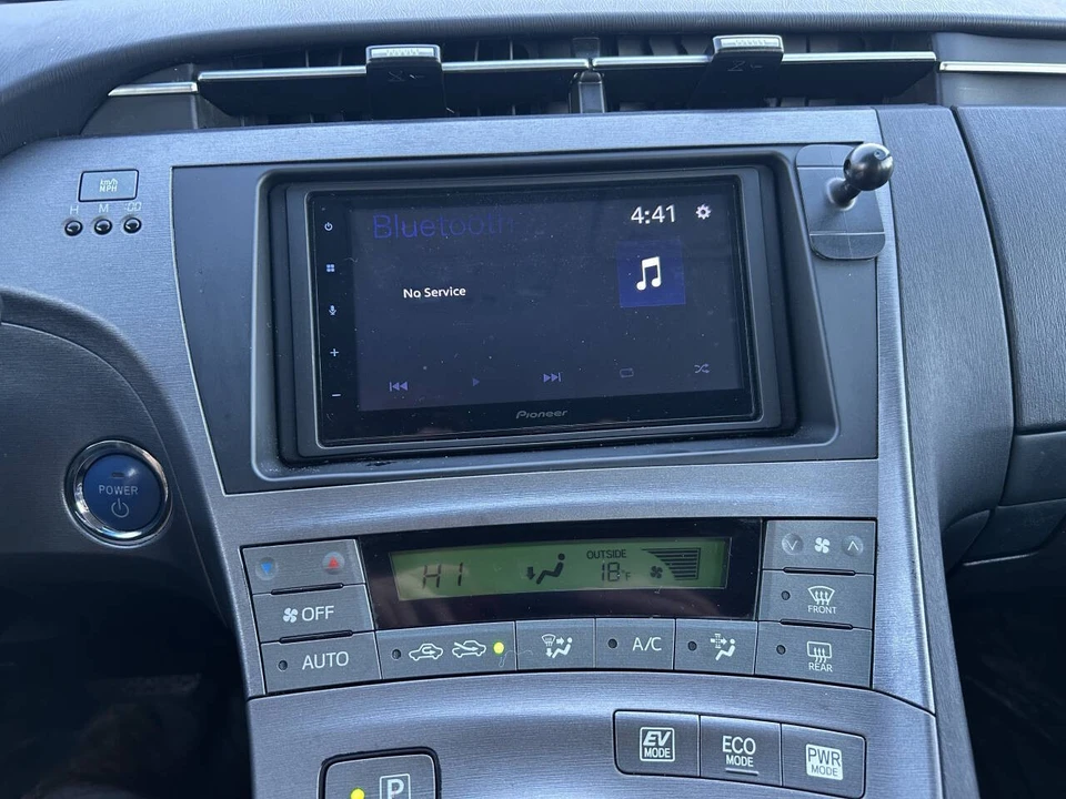 2014 Toyota Prius 3rd Gen - Image 11 of 21