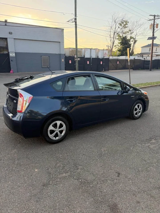 2014 Toyota Prius 3rd Gen - Image 11 of 19