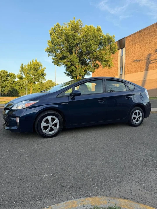 2014 Toyota Prius 3rd Gen - Image 7 of 19
